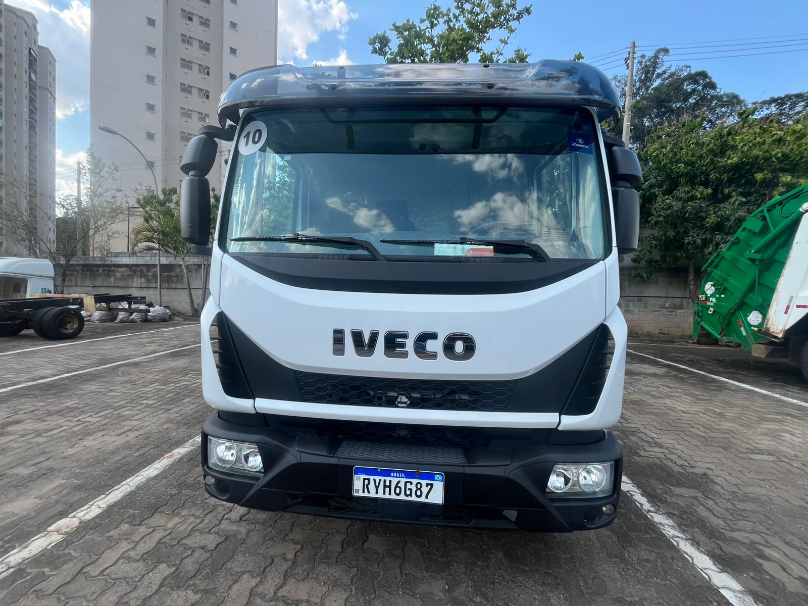 WhatsApp Image 2025-09-30 at 09.18.12